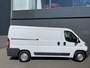 Fiat Ducato 33 2.3 MultiJet L2H1 Airco - Trekhaak - Luchtvering - Bluetooth - Park. sensoren Achter - Lendesteun verstelb. -  B.stoel IHV - Hill hold - 2 zitpl. RV - Zijschuifd. Rechts - Laadvloer - Tussenschot V - zijwand b