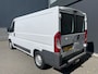 Fiat Ducato 33 2.3 MultiJet L2H1 Airco - Trekhaak - Luchtvering - Bluetooth - Park. sensoren Achter - Lendesteun verstelb. -  B.stoel IHV - Hill hold - 2 zitpl. RV - Zijschuifd. Rechts - Laadvloer - Tussenschot V - zijwand b