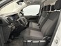 Opel Vivaro L2 145 pk | Navigatie | Achteruitrijcamera | Parkeersensoren Achter | Trekhaak | 2 Zitplaatsen Rechtsvoor | LED Dagrijverlichting | Zijschuifdeur Rechts | Airco | DAB Ontvanger | Mistlampen Voor | Apple Carplay/Android Auto |