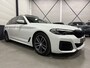 BMW 5-Serie Touring 530e xDrive M-Sport PANO/HEAD-UP/ADAPTIVE-CHASSIS/ALCANTARA/CAMERA/LIVE-COCKPIT PRO/DAB/STANDKACHEL/SHADOW-LINE/18"/RECENT OH BEURT GEHAD BIJ BMW DEALER