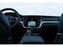 Volvo V60 T6 AWD 350 pk Recharge AWD Plus Dark Long Range | Trekhaak | Contourstoelen | 19" LM velgen | Elektr. stoelbediening | Stoel/stuurverwarming | Google Maps
