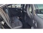 Mercedes-Benz CLA 180 Ambition navigatie cruise control, lm velgen, sport stoelen.