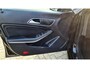 Mercedes-Benz CLA 180 Ambition navigatie cruise control, lm velgen, sport stoelen.