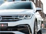 Volkswagen Tiguan 1.4 TSI eHybrid R-Line Business+ IQ LIGHT CAMERA TREKHAAK 19 INCH APPLE CARPLAY DODEHOEK
