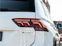 Volkswagen Tiguan 1.4 TSI eHybrid R-Line Business+ IQ LIGHT CAMERA TREKHAAK 19 INCH APPLE CARPLAY DODEHOEK