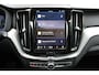 Volvo XC60 T6 Plug-in hybrid AWD Core Bright | Trekhaak | Panoramisch dak met Schuif/Kantel functie | Verwarmbare voor/achter stoelen | Verwarmbaar Stuurwiel | 18'' Lichtmetalen velgen | Extra getint glas achter | Lederen comfort stoelen | Sfeerverlichting