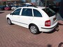 Skoda Fabia Combi 1.4-16V Spirit+, Airco, Cruise control, Radio/CD, Elektrische ramen, Elektrische spiegels, voorstoelen in hoogte verstelbaar, Stuurwiel verstelbaar, Centrale vergrendeling met AB, Trekhaak, Originele NL auto, Dealer onderhouden