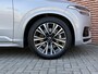Volvo XC90 T8 AUT8 445PK Ultimate Dark | 360 Graden Camera | Bowers & Wilkins Audio | Luchtvering | Adaptieve Cruise Control | Dodehoekdetectie Met Correctie | Verwarmbare Voor- En Achterstoelen | Rijstrooksensor Met Correctie | Navigatiesysteem | Electronic Climate Control | Panorama Dak | Keyless Entry | Verwarmbaar Stuurwiel | Apple Carplay/Android Auto