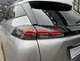 Peugeot 2008 1.2 Turbo 100 PK Allure | Bouwjaar 2025 | Stoelverwarming | Navigatie Via Telefoon | 360 Graden Camera | Dode Hoek Detectie | Climate Control | LED Verlichting | Cruise Control Adaptief | 17" Lichtmetalen Velgen | Hoge Zitpositie | Half Lederen Bekleding |