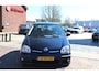 Nissan Almera Tino 1.8 Benzine * Eerste Eigenaar * KM Autopas Aanwezig * Ijskoude Airco * Achteruitrij Parkeer Camera * Trekhaak * Hoge Zit * Vingerhoets; Vierde Generatie Eersteklas Service !