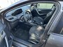 Peugeot 2008 1.2 Turbo 110PK Blue Lion | Navigatie | Cruise control | Panoramadak | Climate Control | Hoge zit | Parkeersensoren | Mistlampen | Lichtmetalen Velgen | All Season Banden |