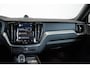 Volvo XC60 T6 Automaat Plug-in hybrid AWD Ultra Dark | Elektrisch panoramadak | Premium audio by Bowers & Wilkins | Luchtvering | Verwarmbare voorstoelen en achterbank | Apple carplay/Android auto | Rondomzicht camera |