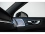 Volvo XC60 T6 Automaat Plug-in hybrid AWD Ultra Dark | Elektrisch panoramadak | Premium audio by Bowers & Wilkins | Luchtvering | Verwarmbare voorstoelen en achterbank | Apple carplay/Android auto | Rondomzicht camera |