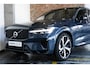 Volvo XC60 T6 Automaat Plug-in hybrid AWD Ultra Dark | Elektrisch panoramadak | Premium audio by Bowers & Wilkins | Luchtvering | Verwarmbare voorstoelen en achterbank | Apple carplay/Android auto | Rondomzicht camera |