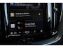 Volvo XC60 T6 Automaat Plug-in hybrid AWD Ultra Dark | Luchtvering | Bowers & Wilkins premium audio | 21'' Lichtmetalen velgen | 360° parkeercamera | Nappa lederen bekleding | Head-up display | Parkeerverwarming | BLIS | Adaptive cruise