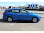 Ford Focus Wagon 1.0-125pk EcoBoost Mild-Hybrid Titanium. Mooie, ruime, luxe en comfortabele Ford Focus wagon. Volautm. airco dual, camera, stoel-, stuur- en voorraamverw., easy entry/easy go, cruise control, Isofix, side- en lane assist, parkeersensoren v+a, LM wielen etc.