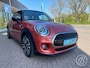 MINI Cooper 3-Deurs (f56) 1.5 136pk Automaat CooperSummer Red Edition | panoramadak, leder, verw. voorstoelen, navigatie, 17 inch velgen, parkeersensoren voor en achter,head up