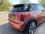 MINI Cooper 3-Deurs (f56) 1.5 136pk Automaat CooperSummer Red Edition | panoramadak, leder, verw. voorstoelen, navigatie, 17 inch velgen, parkeersensoren voor en achter,head up