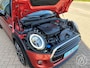 MINI Cooper 3-Deurs (f56) 1.5 136pk Automaat CooperSummer Red Edition | panoramadak, leder, verw. voorstoelen, navigatie, 17 inch velgen, parkeersensoren voor en achter,head up