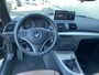 BMW 1-Serie Cabrio 118i Leer, Clima, Stoelvw, CC, Carplay, Windscherm, LM, nw. APK – Inruil Mogelijk –