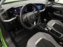 Opel Mokka SUV Level 3 100 pk | Navigatie | Achteruitrijcamera | Parkeersensoren Voor en Achter | LED Koplampen | Lederen Stuurwiel | Dodehoek Detectie | DAB Ontvanger | Climate Control | Cruise Control | 17" Lichtmetalen Velgen | Apple Carplay/Android Auto |