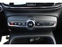 Volvo XC40 B4 211PK Automaat Plus Dark Adaptieve Cruise Control / Semi elektrisch wegklapbare trekhaak / Verwarmbare voorruit / Google Infotainment / Blis / Parkeersensoren voor en achter met parkeercamera