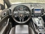 Porsche Cayenne S 4.2d *385PK/850NM* Soft Close / Sport Chrono / Panoramadak / Adaptive Cruise / BOSE / Stoel/Stuurverwarming / TV schermen / Keyless / Afn.Trekhaak / 21"LMV