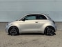 Fiat 500e GIORGIO Armani Editie | 42 KWH | JBL Audio | Panoramadak | Cruise Control | Navigatie | Carplay | Camera | Parkeersensoren Voor + Achter