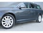 Volvo V70 T4 2.0 Polar+ | Xenon | Afn. Trekhaak | Orig. NL auto | Nav. | PDC V&A | Dealer onderhouden |