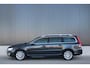 Volvo V70 T4 2.0 Polar+ | Xenon | Afn. Trekhaak | Orig. NL auto | Nav. | PDC V&A | Dealer onderhouden |