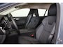 Volvo V60 B3 Essential - IntelliSafe Assist & Surround - Parkeercamera achter - Verwarmde voorstoelen, stuur & achterbank - Parkeersensoren voor & achter - Draadloze tel. lader - Elektr. inklapbare trekhaak - 18' LMV