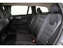 Volvo V60 B3 Essential - IntelliSafe Assist & Surround - Parkeercamera achter - Verwarmde voorstoelen, stuur & achterbank - Parkeersensoren voor & achter - Draadloze tel. lader - Elektr. inklapbare trekhaak - 18' LMV