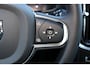 Volvo V60 B3 Essential - IntelliSafe Assist & Surround - Parkeercamera achter - Verwarmde voorstoelen, stuur & achterbank - Parkeersensoren voor & achter - Draadloze tel. lader - Elektr. inklapbare trekhaak - 18' LMV