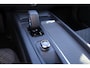 Volvo V60 B3 Essential - IntelliSafe Assist & Surround - Parkeercamera achter - Verwarmde voorstoelen, stuur & achterbank - Parkeersensoren voor & achter - Draadloze tel. lader - Elektr. inklapbare trekhaak - 18' LMV