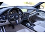 BMW X5 xDrive50i High Executive M Sportpakket, Panoramadak elektrisch, Head-Up Display, Elektrische trekhaak, Navigatiesysteem Professional, Comforttelefonie met uitg. smartphone,  Stoelverwarming bestuurder/passagier, Stoelverwarming achter, Achteruitrijcamera.