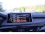 BMW X5 xDrive50i High Executive M Sportpakket, Panoramadak elektrisch, Head-Up Display, Elektrische trekhaak, Navigatiesysteem Professional, Comforttelefonie met uitg. smartphone,  Stoelverwarming bestuurder/passagier, Stoelverwarming achter, Achteruitrijcamera.