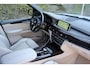 BMW X5 xDrive50i High Executive M Sportpakket, Panoramadak elektrisch, Head-Up Display, Elektrische trekhaak, Navigatiesysteem Professional, Comforttelefonie met uitg. smartphone,  Stoelverwarming bestuurder/passagier, Stoelverwarming achter, Achteruitrijcamera.