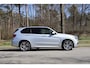BMW X5 xDrive50i High Executive M Sportpakket, Panoramadak elektrisch, Head-Up Display, Elektrische trekhaak, Navigatiesysteem Professional, Comforttelefonie met uitg. smartphone,  Stoelverwarming bestuurder/passagier, Stoelverwarming achter, Achteruitrijcamera.