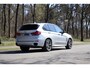 BMW X5 xDrive50i High Executive M Sportpakket, Panoramadak elektrisch, Head-Up Display, Elektrische trekhaak, Navigatiesysteem Professional, Comforttelefonie met uitg. smartphone,  Stoelverwarming bestuurder/passagier, Stoelverwarming achter, Achteruitrijcamera.
