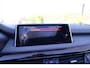 BMW X5 xDrive50i High Executive M Sportpakket, Panoramadak elektrisch, Head-Up Display, Elektrische trekhaak, Navigatiesysteem Professional, Comforttelefonie met uitg. smartphone,  Stoelverwarming bestuurder/passagier, Stoelverwarming achter, Achteruitrijcamera.