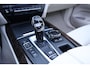 BMW X5 xDrive50i High Executive M Sportpakket, Panoramadak elektrisch, Head-Up Display, Elektrische trekhaak, Navigatiesysteem Professional, Comforttelefonie met uitg. smartphone,  Stoelverwarming bestuurder/passagier, Stoelverwarming achter, Achteruitrijcamera.