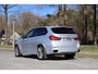 BMW X5 xDrive50i High Executive M Sportpakket, Panoramadak elektrisch, Head-Up Display, Elektrische trekhaak, Navigatiesysteem Professional, Comforttelefonie met uitg. smartphone,  Stoelverwarming bestuurder/passagier, Stoelverwarming achter, Achteruitrijcamera.
