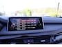 BMW X5 xDrive50i High Executive M Sportpakket, Panoramadak elektrisch, Head-Up Display, Elektrische trekhaak, Navigatiesysteem Professional, Comforttelefonie met uitg. smartphone,  Stoelverwarming bestuurder/passagier, Stoelverwarming achter, Achteruitrijcamera.