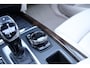 BMW X5 xDrive50i High Executive M Sportpakket, Panoramadak elektrisch, Head-Up Display, Elektrische trekhaak, Navigatiesysteem Professional, Comforttelefonie met uitg. smartphone,  Stoelverwarming bestuurder/passagier, Stoelverwarming achter, Achteruitrijcamera.