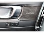 Volvo C40 Recharge Twin Ultimate 82 kWh - Panoramadak - IntelliSafe Assist & Surround - 360º Camera - Verwarmde voorstoelen & stuur - Parkeersensoren voor & achter - Elektr. bedienb. voorstoelen met geheugen links - Draadloze tel. lader - Warmtepomp - Extra getint glas - Elektr. inklapbare trekhaak - 20' LMV