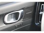 Volvo XC40 T5 Plug-in hybrid Plus Dark | Adaptieve Cruise Control |Interieur Voorverwarming| Rondomzicht Camera| 19"Lichtmetalen velgen| Electrisch bedienbare voorstoelen| Microtech bekleding.