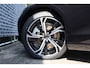 Volvo V60 2.0 T6 Plug-in hybrid AWD Essential | 19" 5-Triple Black Diamond | Climate Pakket | Extra getint glas | parkeersensoren voor + achter | Parkeercamera | Lederen bekleding |