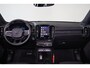 Volvo EX40 Single Motor Extended Range Plus 82 kWh IntelliSafe Assist & Surround - Parkeercamera achter - Voorstoelen elektrisch bedienbaar - Verwarmde voorstoelen & stuur - Parkeersensoren voor & achter - Warmtepomp - Draadloze tel. lader - 19' LMV
