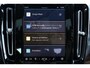 Volvo EX40 Single Motor Extended Range Plus 82 kWh IntelliSafe Assist & Surround - Parkeercamera achter - Voorstoelen elektrisch bedienbaar - Verwarmde voorstoelen & stuur - Parkeersensoren voor & achter - Warmtepomp - Draadloze tel. lader - 19' LMV