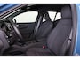 Volvo EX40 Single Motor Extended Range Plus 82 kWh IntelliSafe Assist & Surround - Parkeercamera achter - Voorstoelen elektrisch bedienbaar - Verwarmde voorstoelen & stuur - Parkeersensoren voor & achter - Warmtepomp - Draadloze tel. lader - 19' LMV
